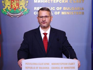 Христанов закрива „Магазини за хората“