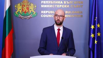 Служебният кабинет е свил дефицита за април до нула