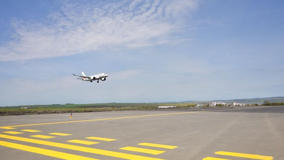 Галерия :: Снимка 0 :: Летище Бургас заработи след ремонта на най-дългата писта на Балканите}