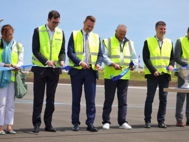 Летище Бургас заработи след ремонта на най-дългата писта на Балканите (Снимки)