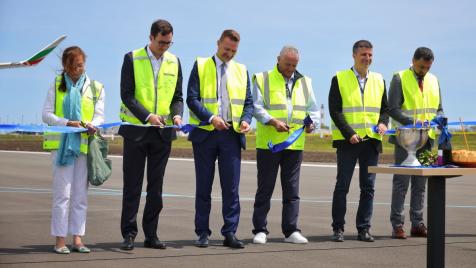 Летище Бургас заработи след ремонта на най-дългата писта на Балканите (Снимки)