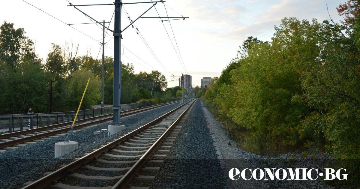 Тътнещият шум през нощта, достатъчен да събуди непривикналите, е онова,