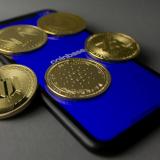 AI съкращава 14% от служителите в Coinbase