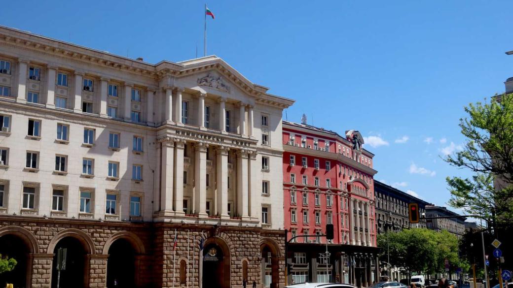 За 10 години: 10% по-малко население, 10% повече администрация