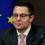 Министърът на икономиката блокира почти всички плащания