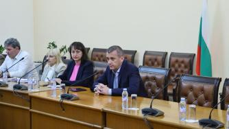 И транспортният министър блокира плащанията на държавни дружества