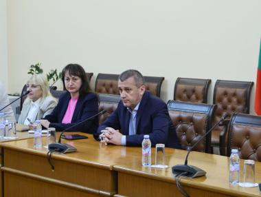 И транспортният министър блокира плащанията на държавни дружества