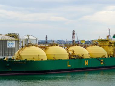 ЕС заменя руската газова зависимост с американска
