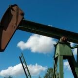 Нефтът отново надхвърли 107 долара след срещата Тръмп – Си