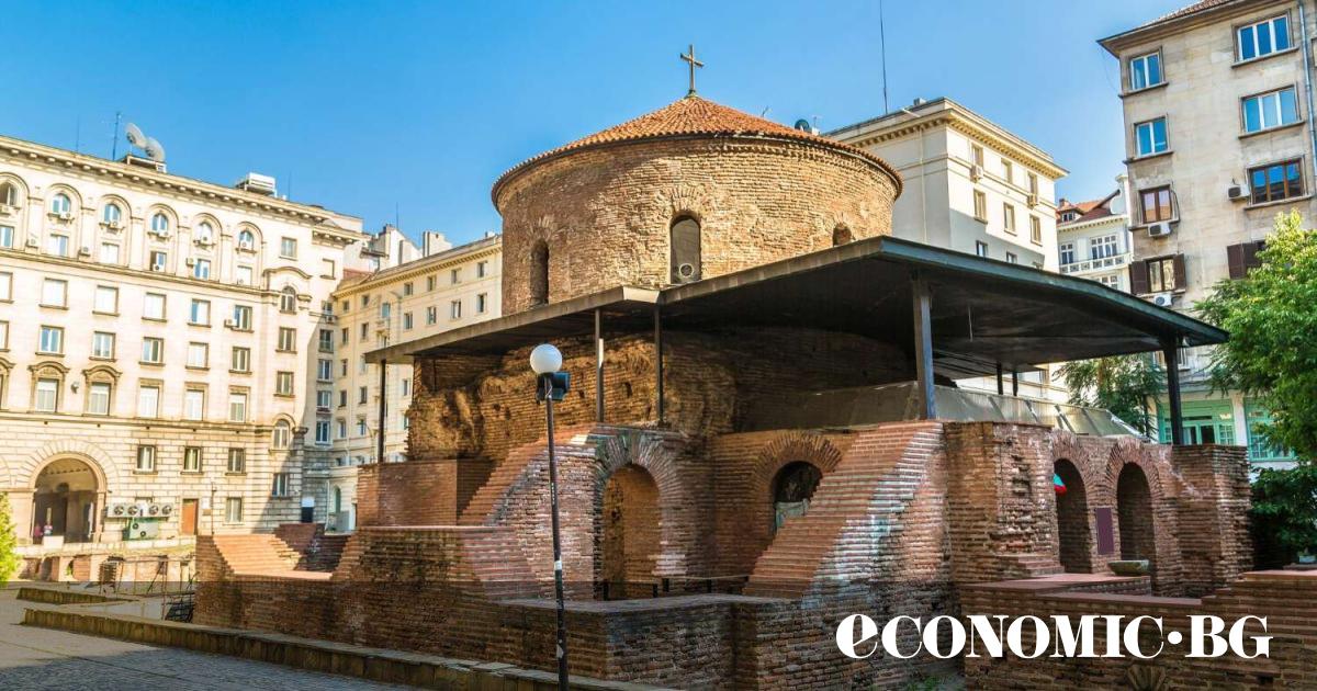 Средната брутна месечна заплата в България доближава 1500 евро, а