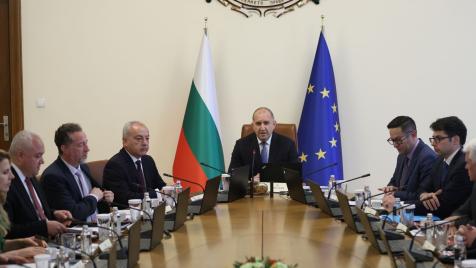 Румен Радев разпредели ресорите на вицепремиерите