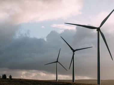 Енергиен преход: Узбекистан присъедини 5600 MW слънчеви и вятърни проекти