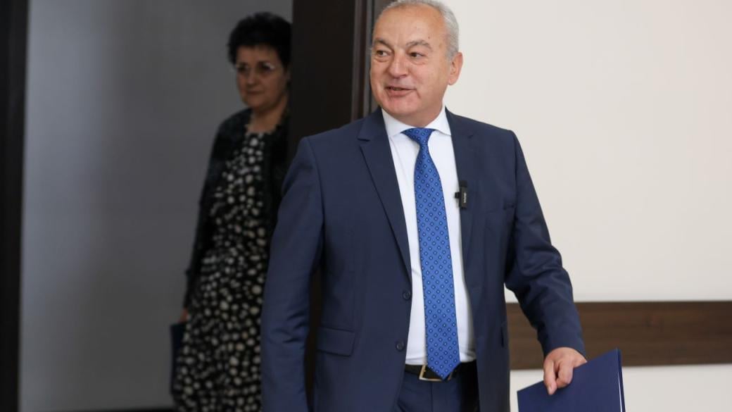 Първи поглед към бюджета: Донев обеща рязане на администрацията и таван на заплатите