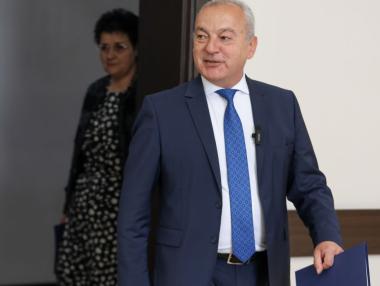 Първи поглед към бюджета: Донев обеща рязане на администрацията и таван на заплатите