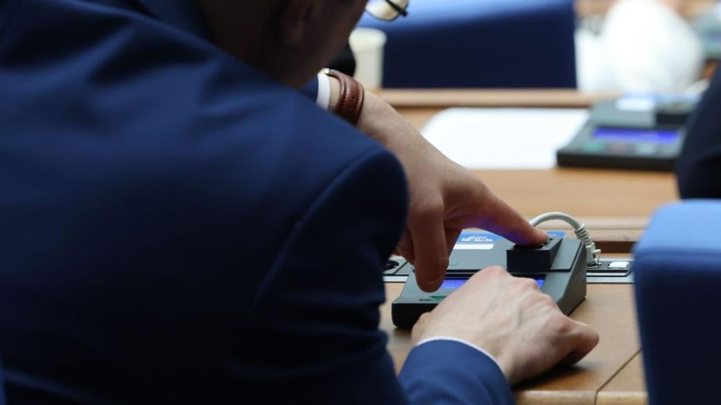 Вечерни новини: България ще е с прекомерен дефицит до 2027 г.; Цялото ръководство на БЕХ е сменено
