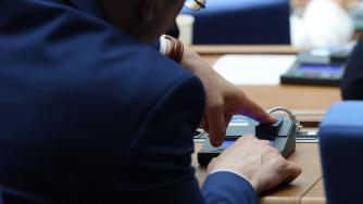Вечерни новини: България ще е с прекомерен дефицит до 2027 г.; Цялото ръководство на БЕХ е сменено