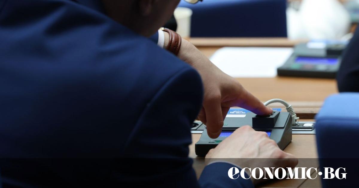 ЕК: България ще е с дефицит над 4% до 2027