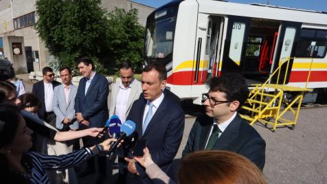 Първите нови метровлакове „Шкода“ влизат в експлоатация (галерия)