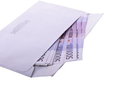 Заплата 100 000 евро в Европа: Какво остава след данъците?