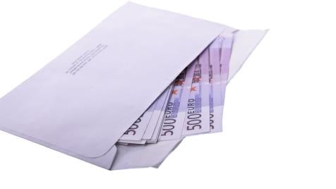Заплата 100 000 евро в Европа: Какво остава след данъците?