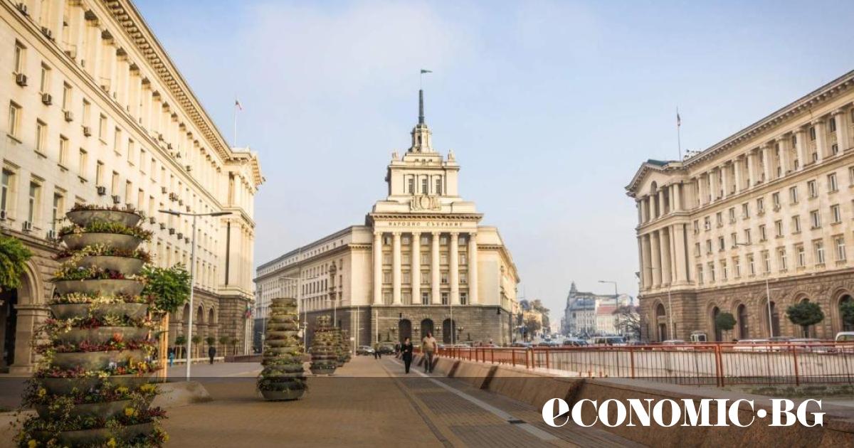 България тегли допълнителни 3.8 млрд. евро дълг заради ПВУУправляващите от