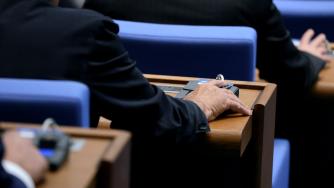 „Безсмислен дебат“: Парламентът окончателно премахна COVID добавките за новите пенсионери