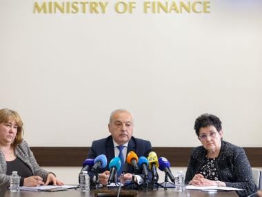 Вечерни новини: България е със свръхдефицит; Отпаднаха COVID добавките към пенсиите
