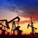 Петролът скочи след подновените удари между Иран и Израел