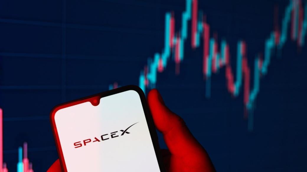 Търговията с акциите на SpaceX стартира с 11% скок