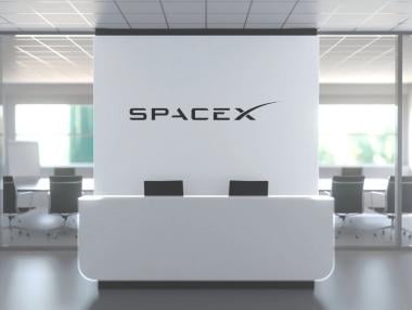 SpaceX купува популярния AI асистент за програмиране Cursor