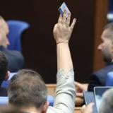 Депутатите засега си замразиха заплатите на €4236