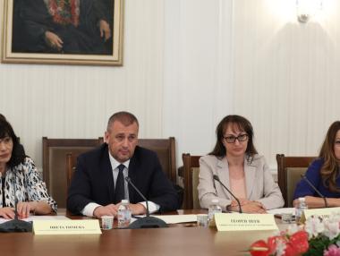 Кабинетът поставя на дневен ред малките летища в България