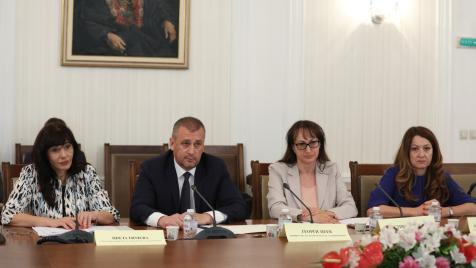 Кабинетът поставя на дневен ред малките летища в България