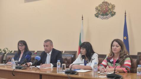 Железниците са на ръба на оцеляването, а „Холдинг БДЖ“ (може би) се закрива