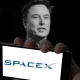 Средностатистическият инвеститор в SpaceX вече е „под водата“