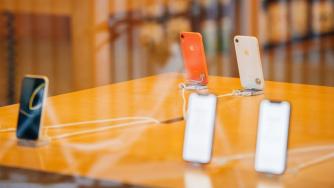 Apple планира 5 нови iPhone-а и масово производство на сгъваеми устройства