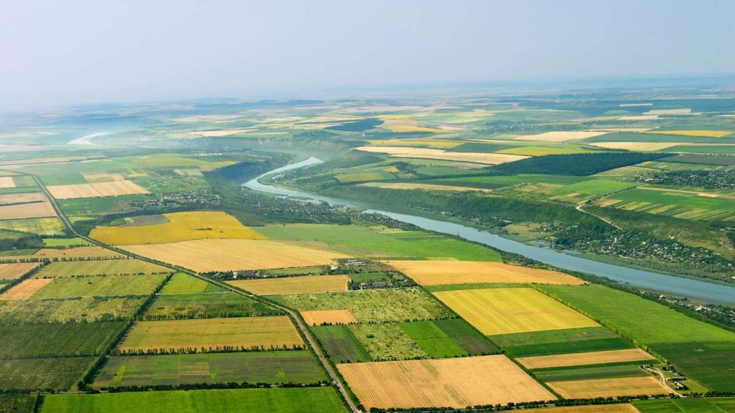 Земеделските земи в България поевтиняват за първи път