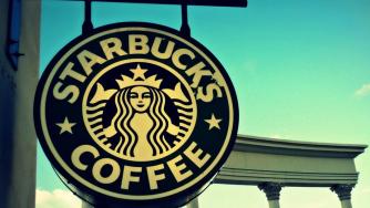 Starbucks „активно преоценява“ целта си за климата до 2030 г.