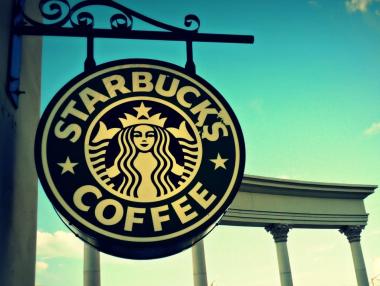 Starbucks „активно преоценява“ целта си за климата до 2030 г.