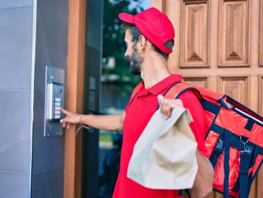 Мегасделка за Delivery Hero е напът да създаде най-голямата платформа за доставка на храна