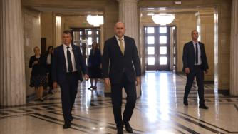 Вечерни новини: Радев обеща да намали дефицита догодина; Магистрала „Черно море“ няма потвърдено трасе