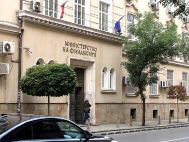 Вечерни новини: €100 млн. нов дълг; Битката за държавните IT милиони