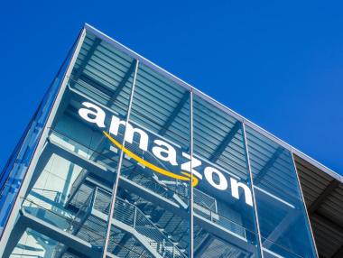 Акциите на Amazon скочиха с 14%, а на Apple паднаха с 9%
