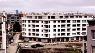 Жилищата в България поскъпват при намаляващо население и все повече сгради