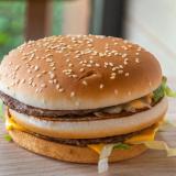 Индексът Big Mac на 40 години: колко истина за световната икономика има в един бургер?