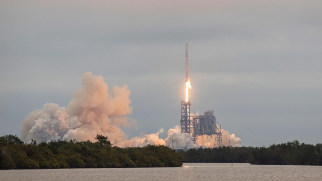 Акциите на SpaceX се сринаха с 10% след публикувания отчет