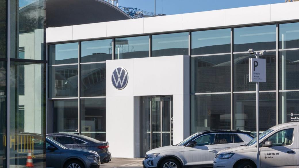 Акционерите във Volkswagen с призив към ръководството: Съкращавайте бързо