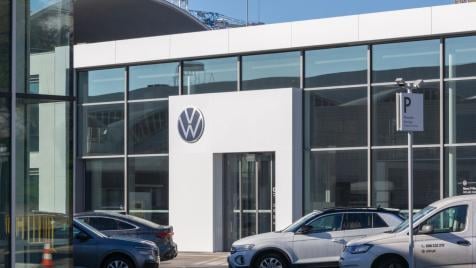 Акционерите във Volkswagen с призив към ръководството: Съкращавайте бързо