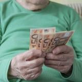 Приходите от осигуровки се забавят, докато разходите за пенсии се ускоряват (Таблици)