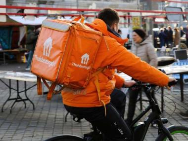 Takeaway.com напуска България, стотици служители и куриери са засегнати